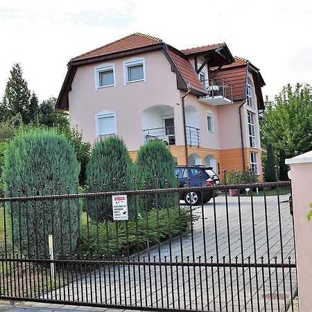 Katalin Apartmanhaz ザラカロシュ エクステリア 写真