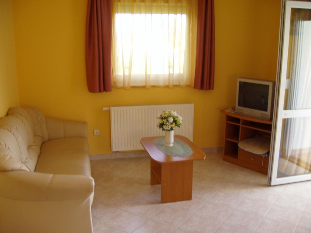 Katalin Apartmanhaz ザラカロシュ エクステリア 写真